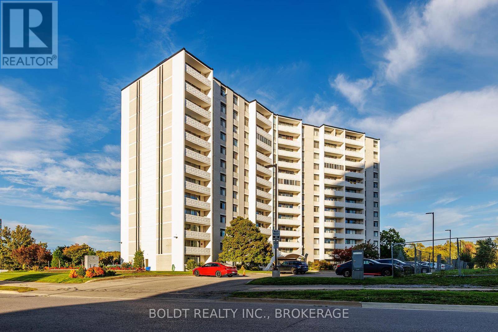 1008 15 Towering Heights Blvd, St. Catharines, ON L2T 3G7