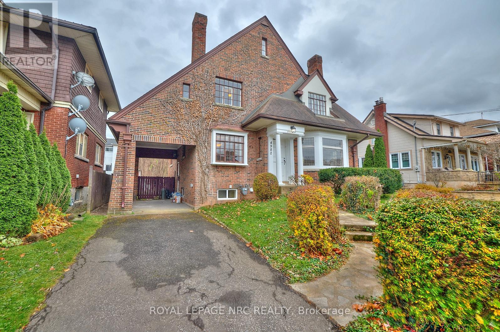 4980 Jepson St, Niagara Falls, ON L2E 1K2