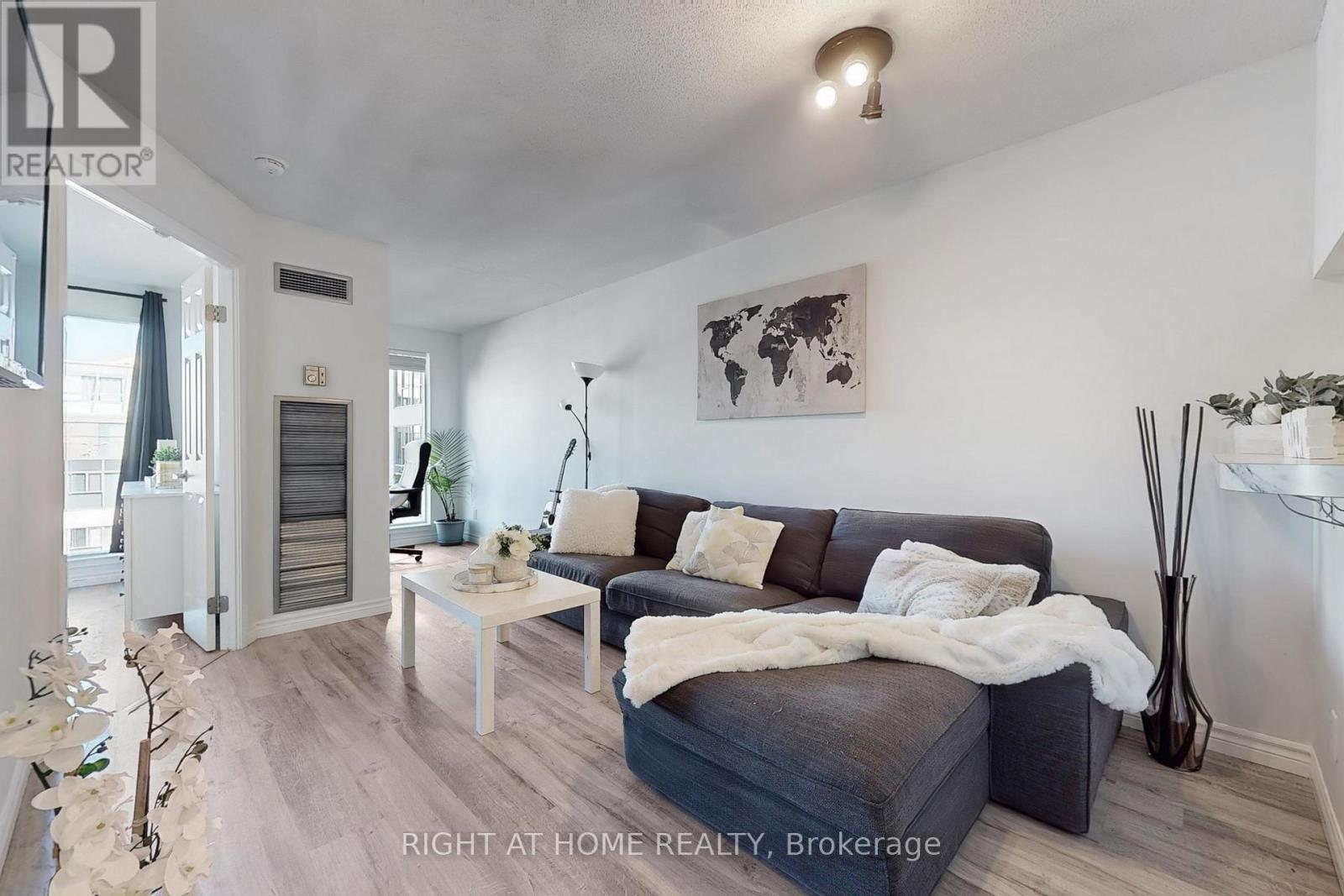 705 222 The Esplanade Ave, Toronto, ON M5A 4M8