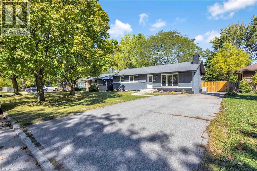 7 Swan Dr, St. Catharines, ON L2T 2C2