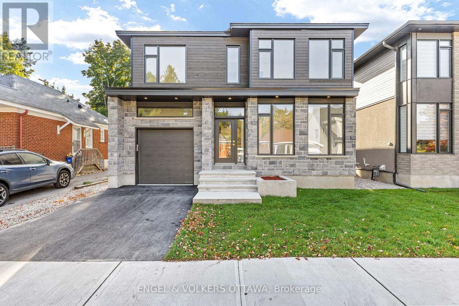 48 Mcnaughton Ave, Ottawa, ON K1S 0J2