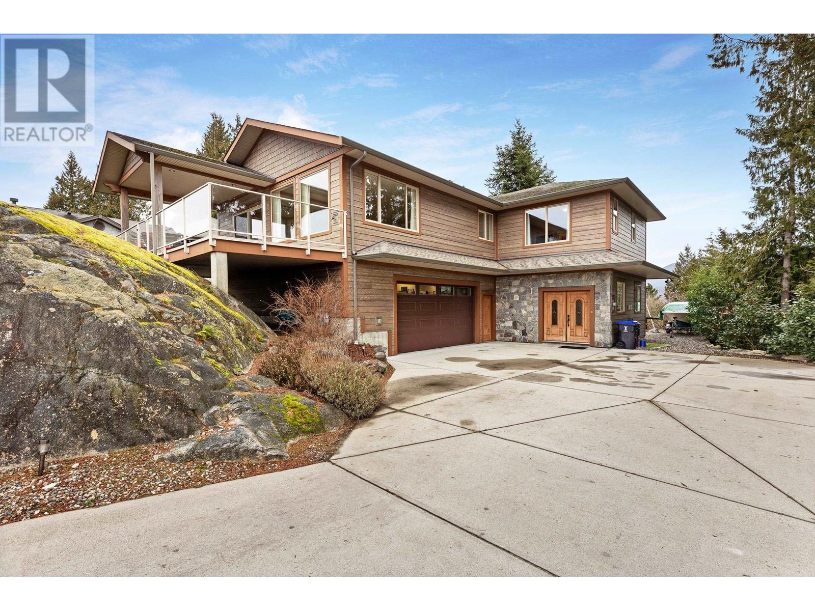 5781 Gennis Way, Sechelt, BC V7Z 0N8
