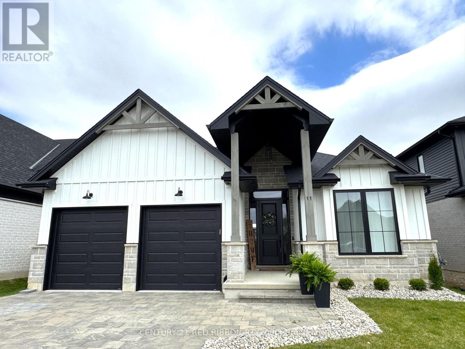 11 Briscoe Cres, Strathroy-Caradoc, ON N7G 4E2