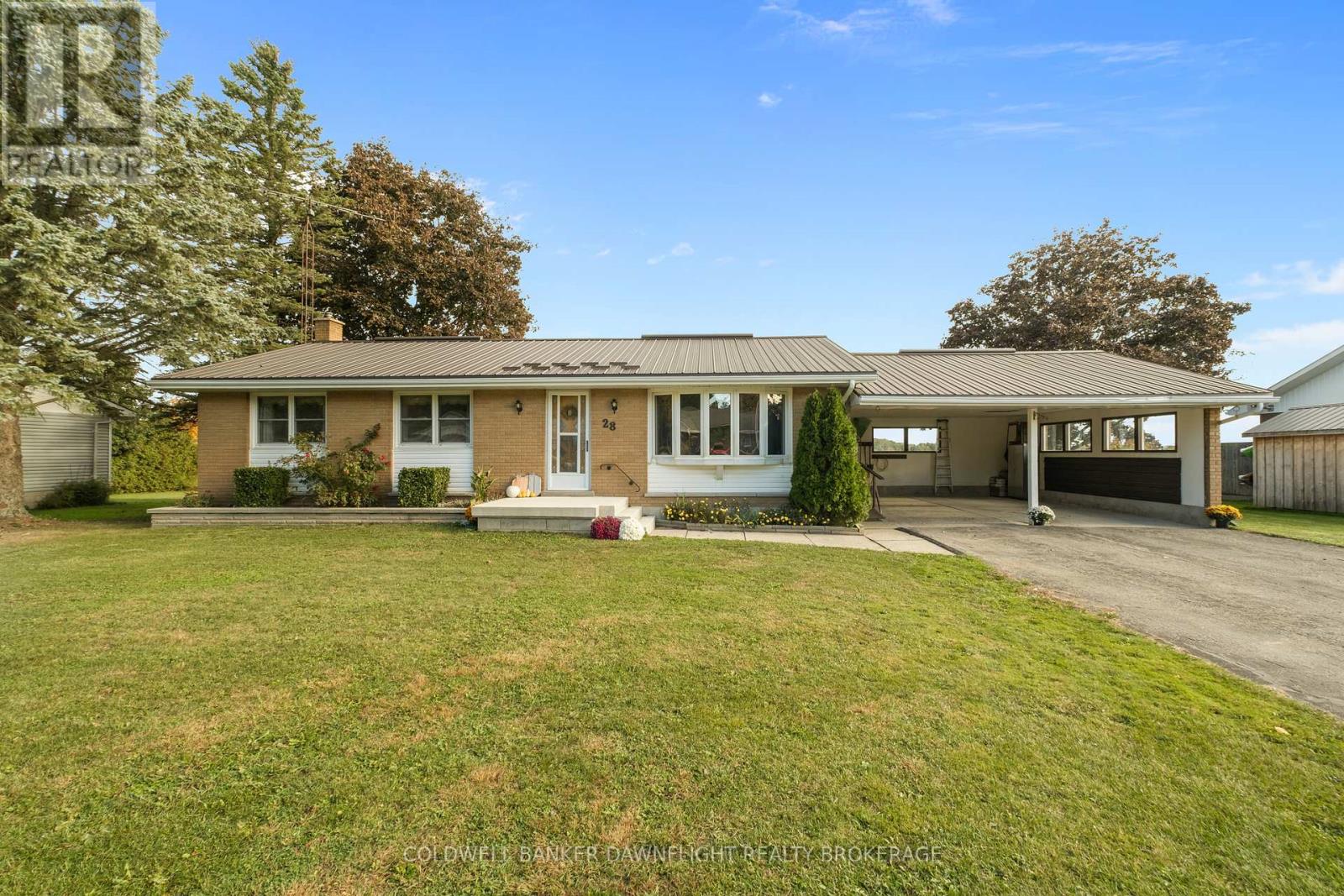 28 Brandon St, Morris-Turnberry, ON N0G 1H0