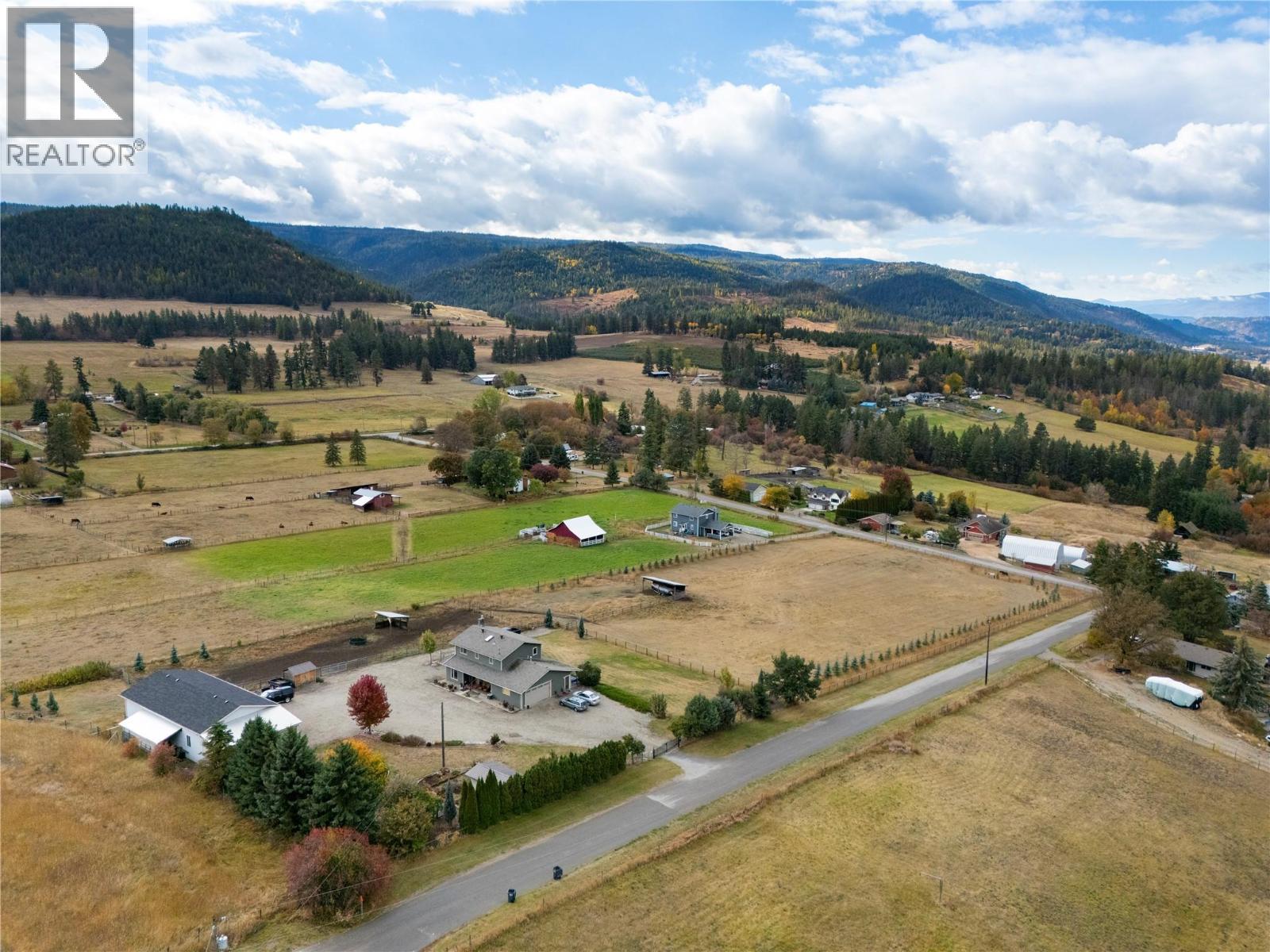 5432 Rochdell Rd, Coldstream, BC V1B 3E8
