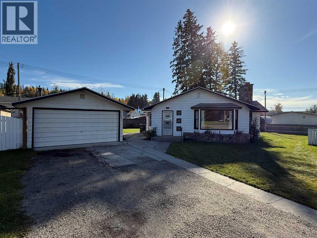 121 Poboktan Rd, Hinton, AB T7V 1G6