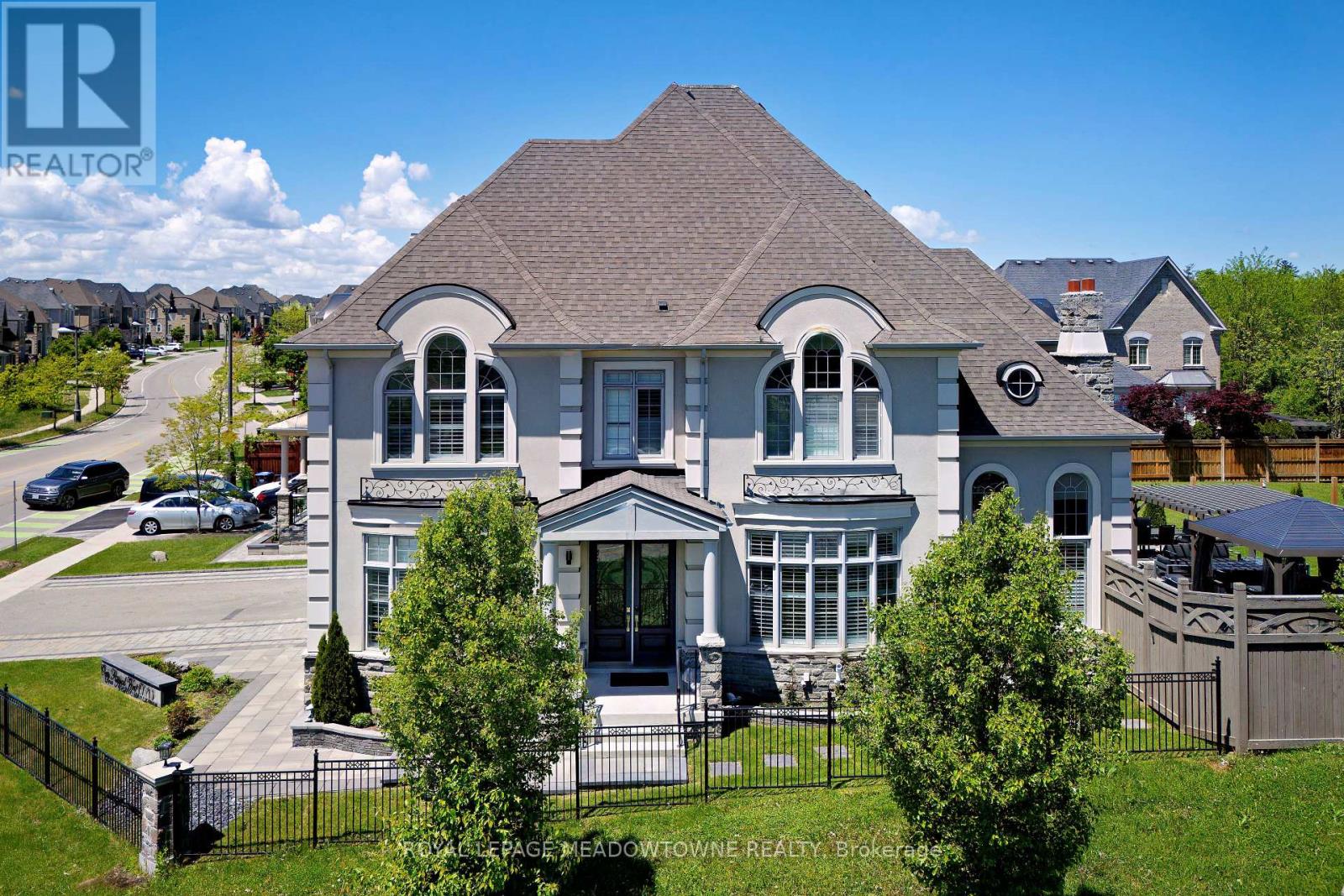 1 Royal West Dr, Brampton, ON L6X 0Z8