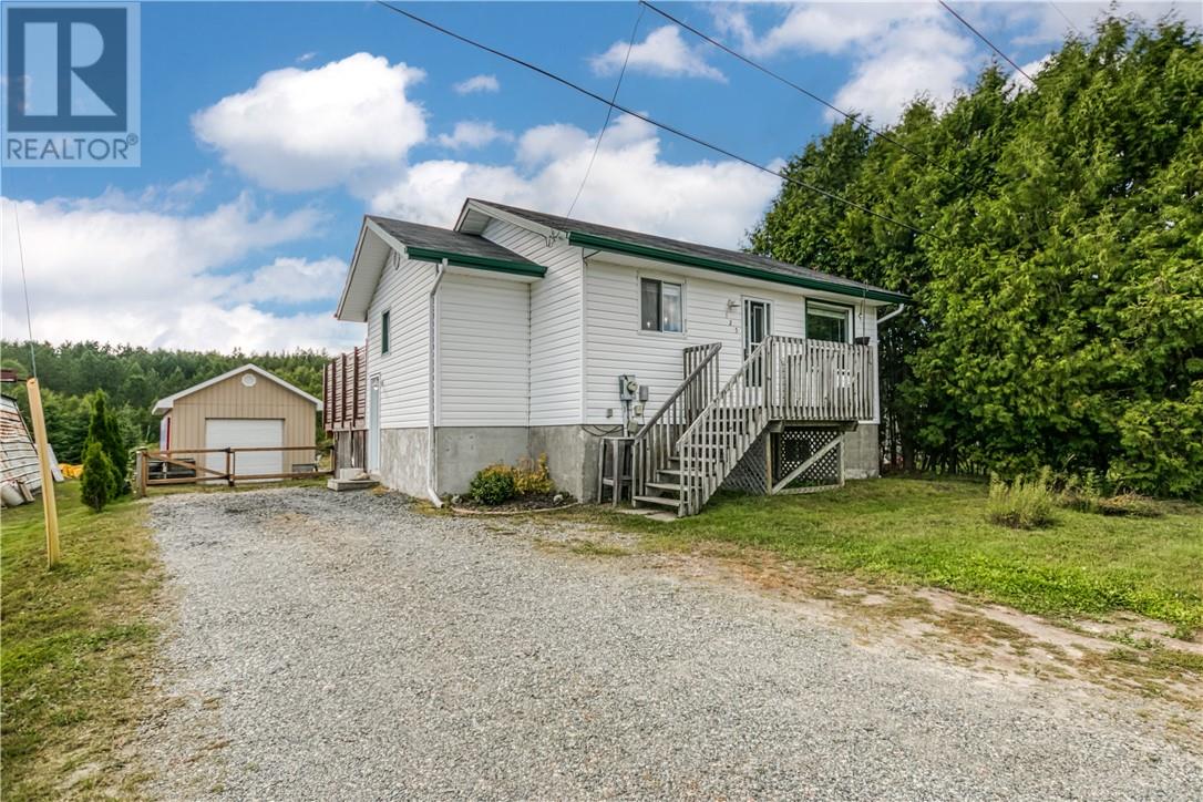 125 Gordon St, Garson, ON P3L 1N3