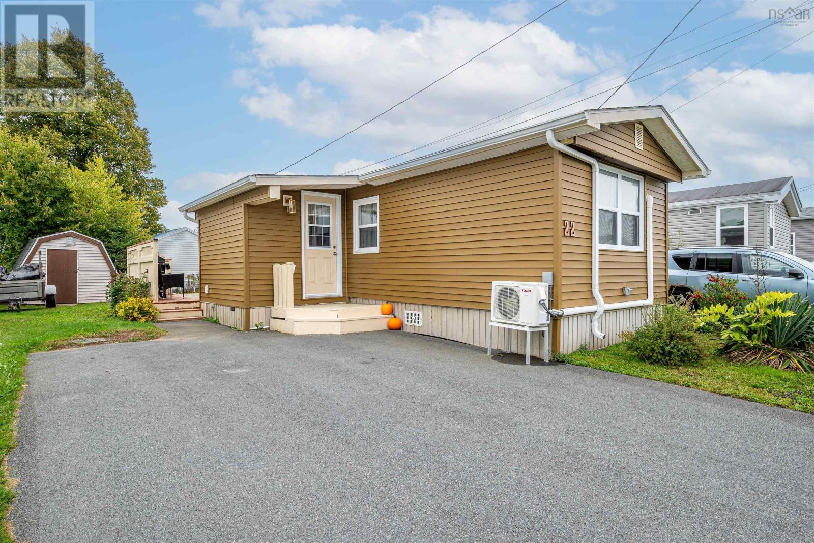 22 Cocoa St, Halifax, NS B2W 4W5