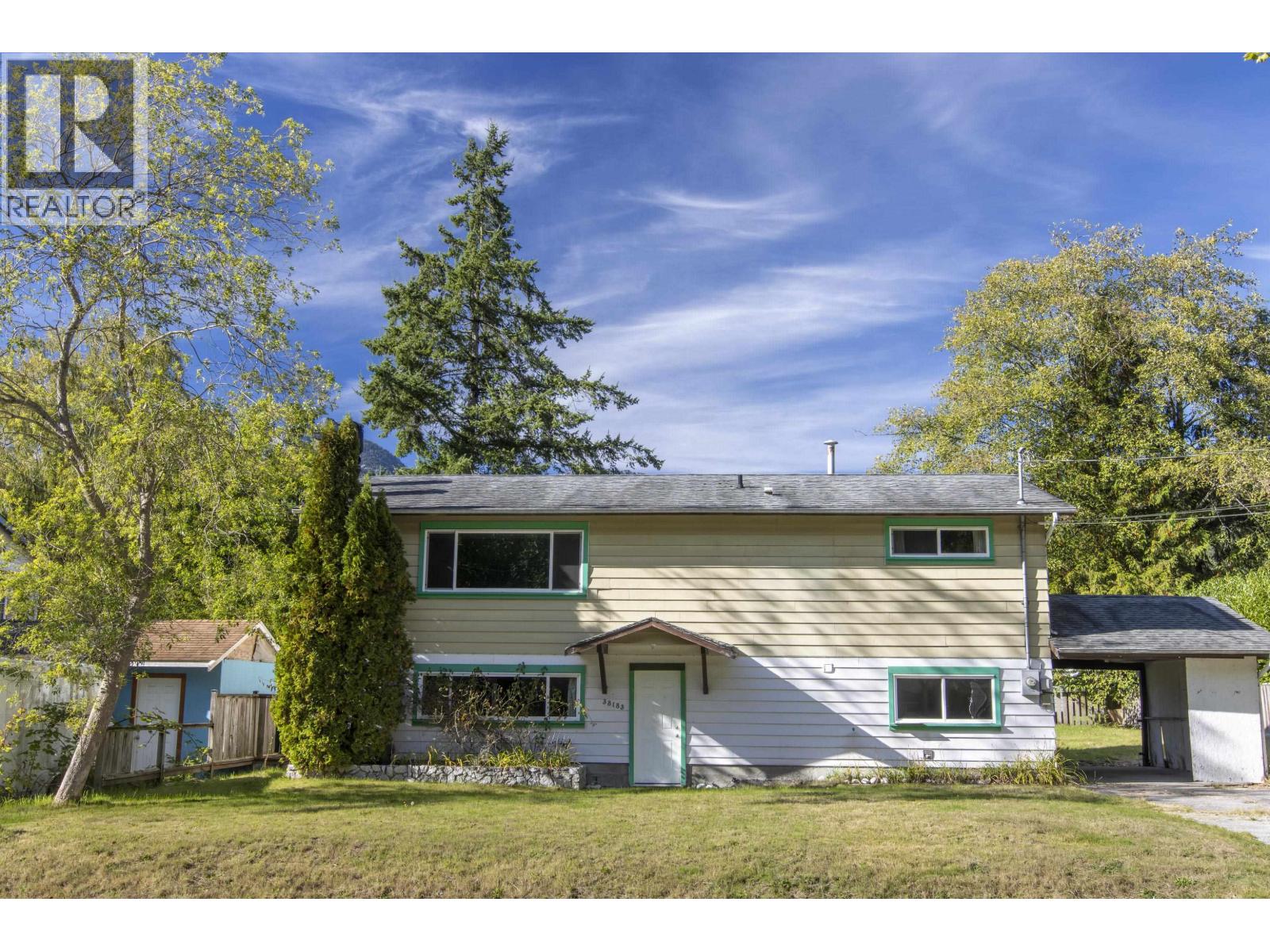38183 Lombardy Cres, Squamish, BC V8B 0X3