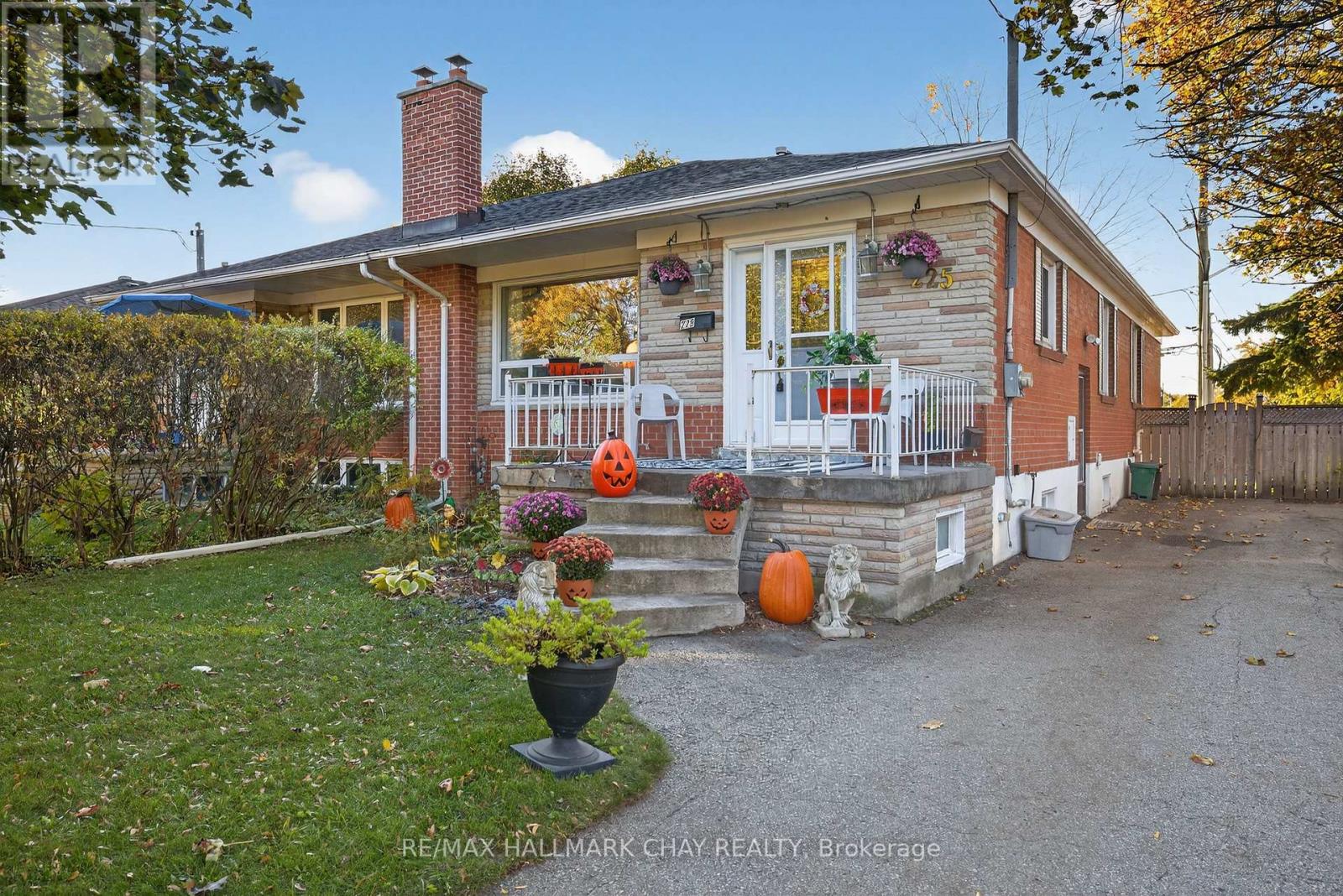 225 Elka Dr, Richmond Hill, ON L4C 3A2