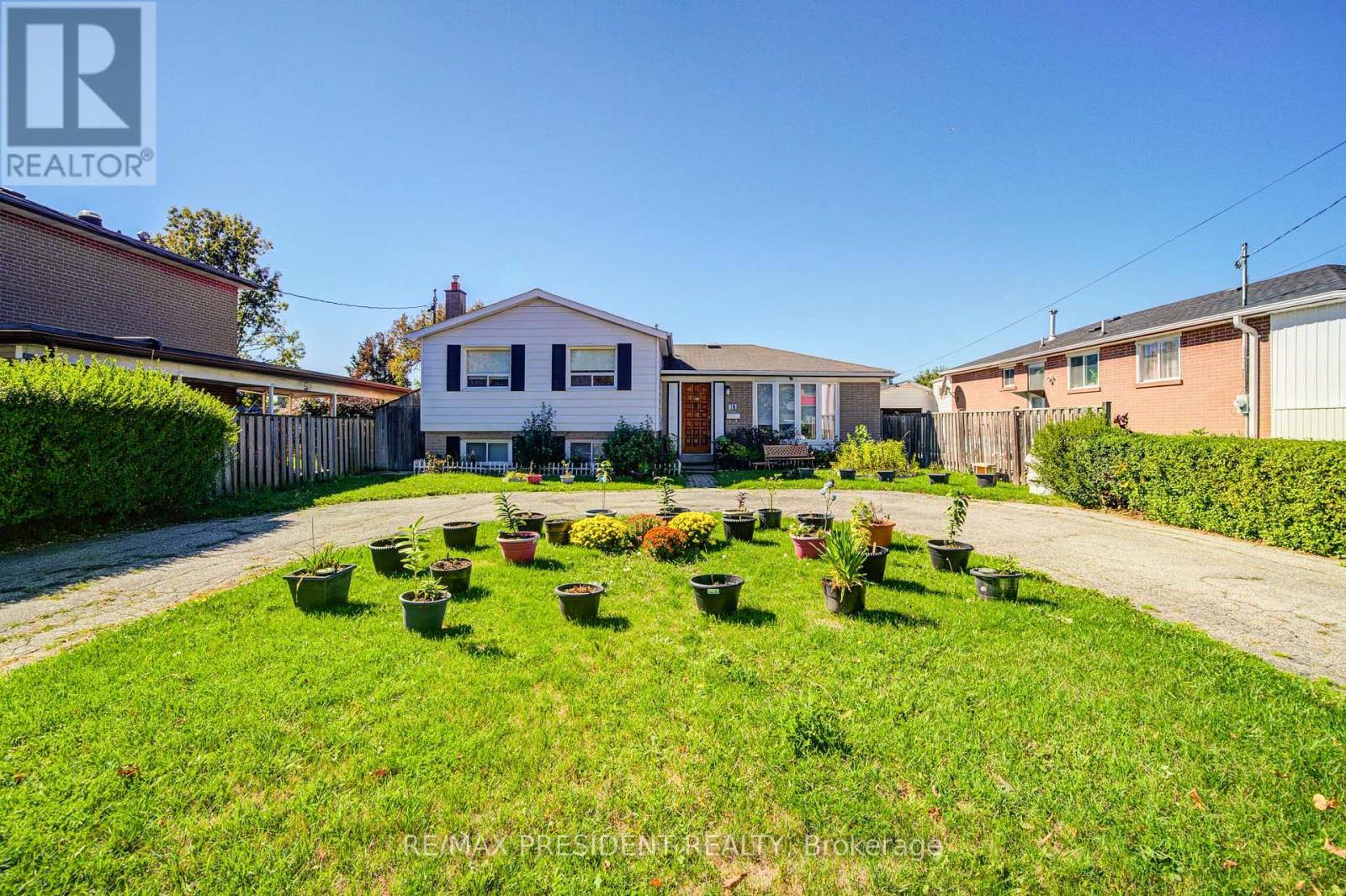 74 Bloomington Cres, Toronto, ON M3N 1R1