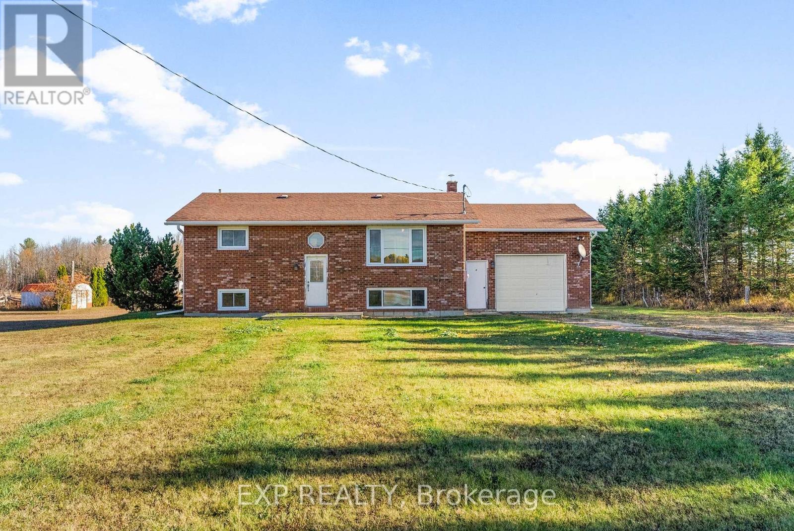 1860 Lochwinnoch Rd, Horton, ON K7V 3Z4