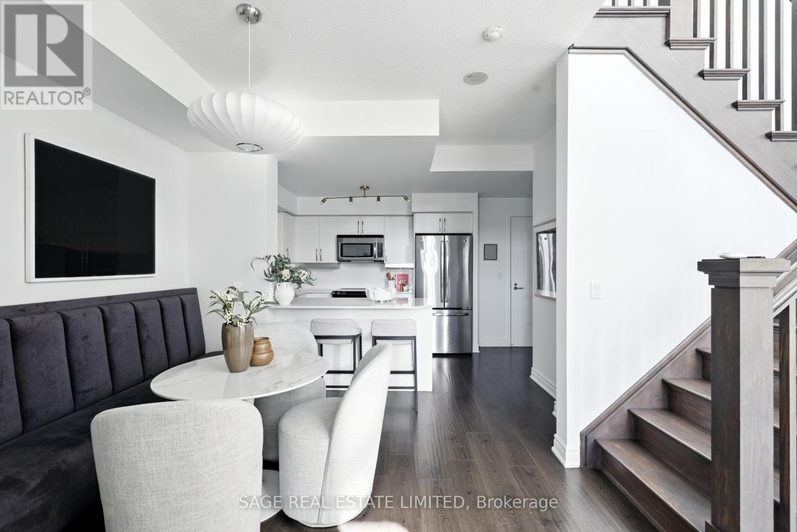 6 Pirandello St, Toronto, ON M6K 3P4