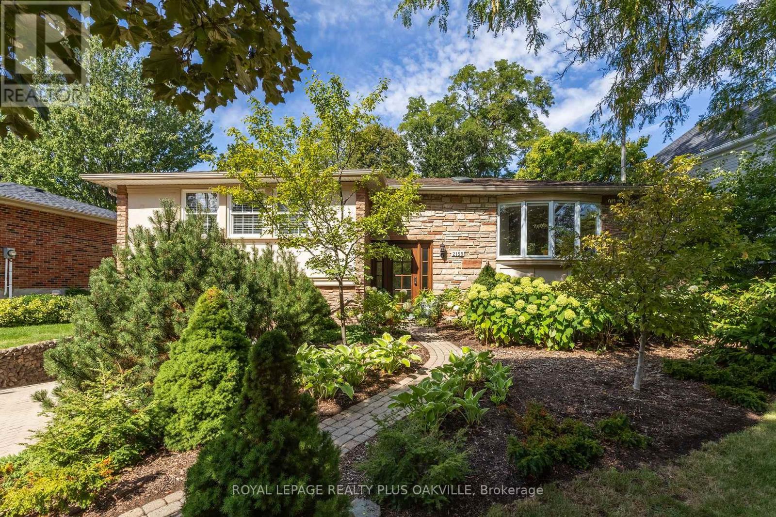 2159 Hixon St, Oakville, ON L6L 1T5