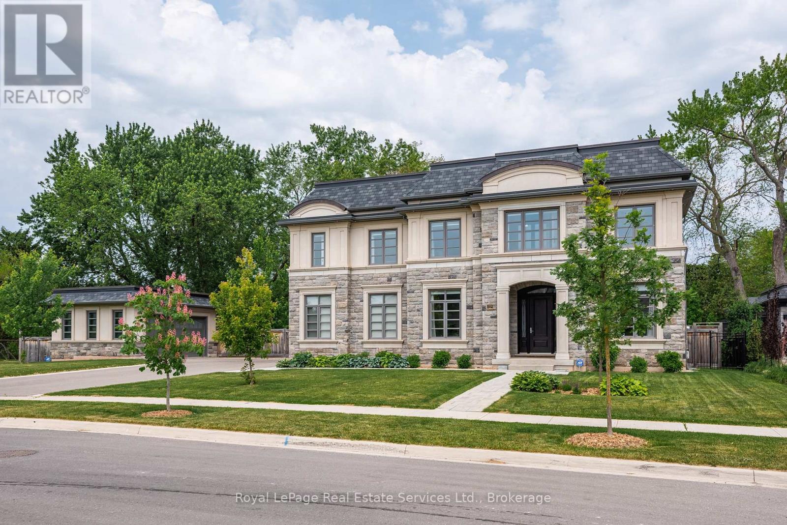 215 Prince George Cres, Oakville, ON L6L 0G5