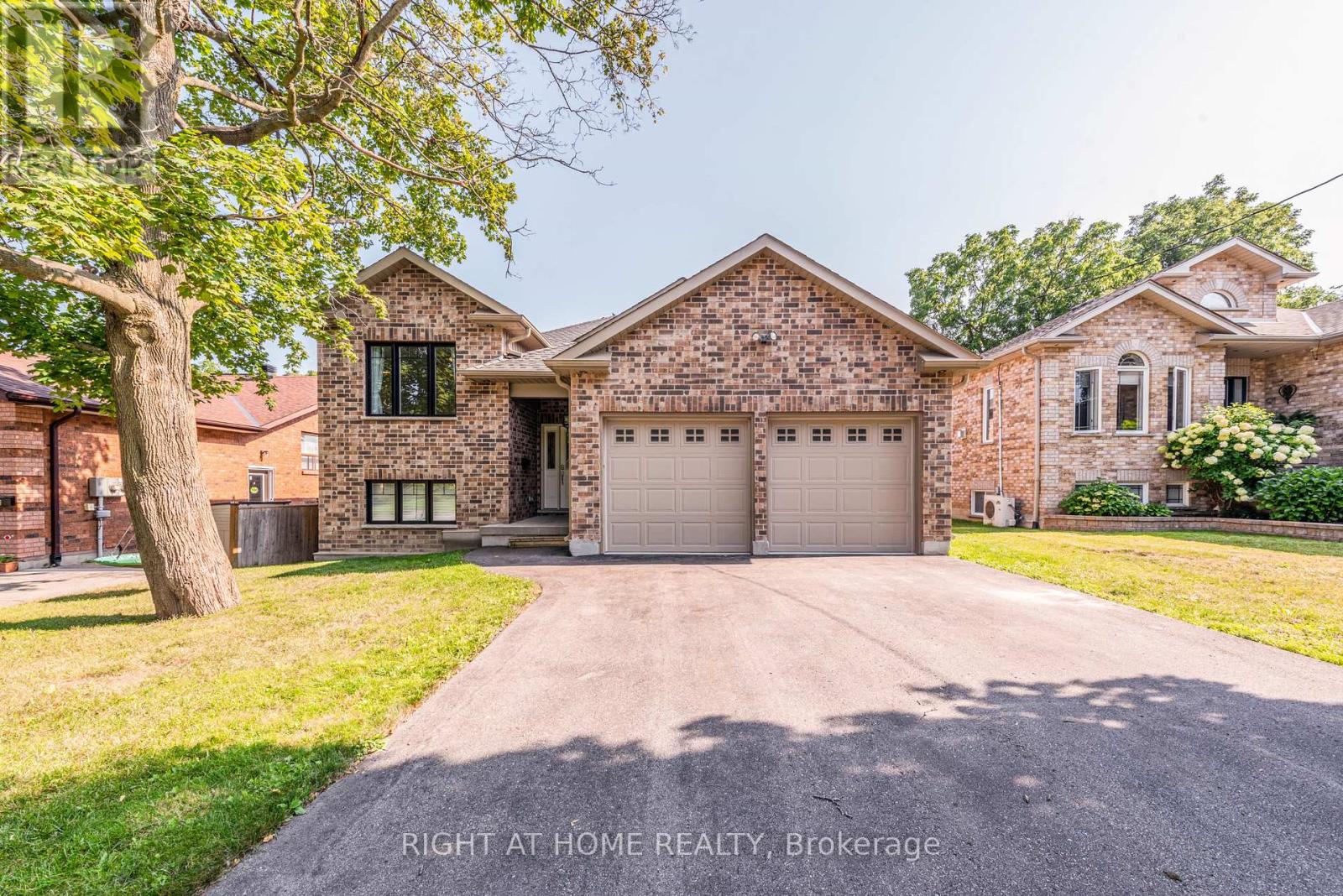 11 Ottaway Ave, Barrie, ON L4M 2W6