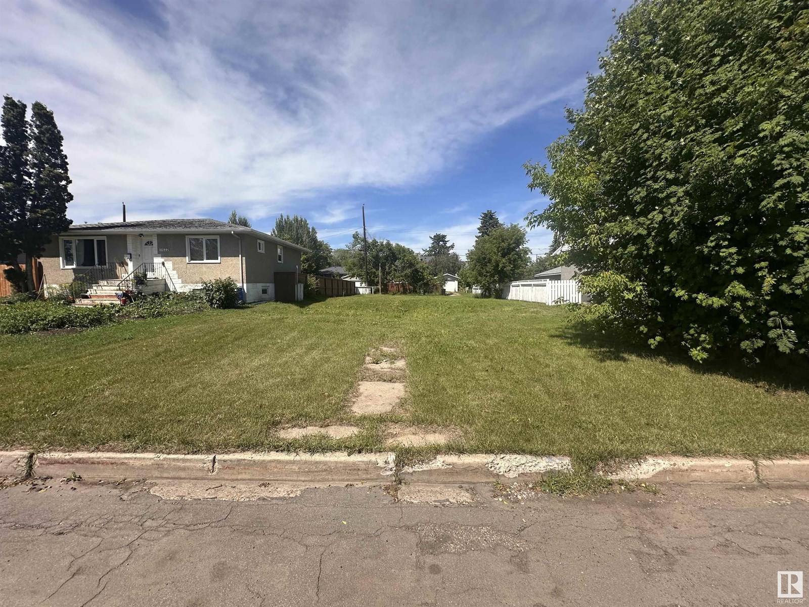 11618 11620 111 Ave NW, Edmonton, AB T5G 0E1