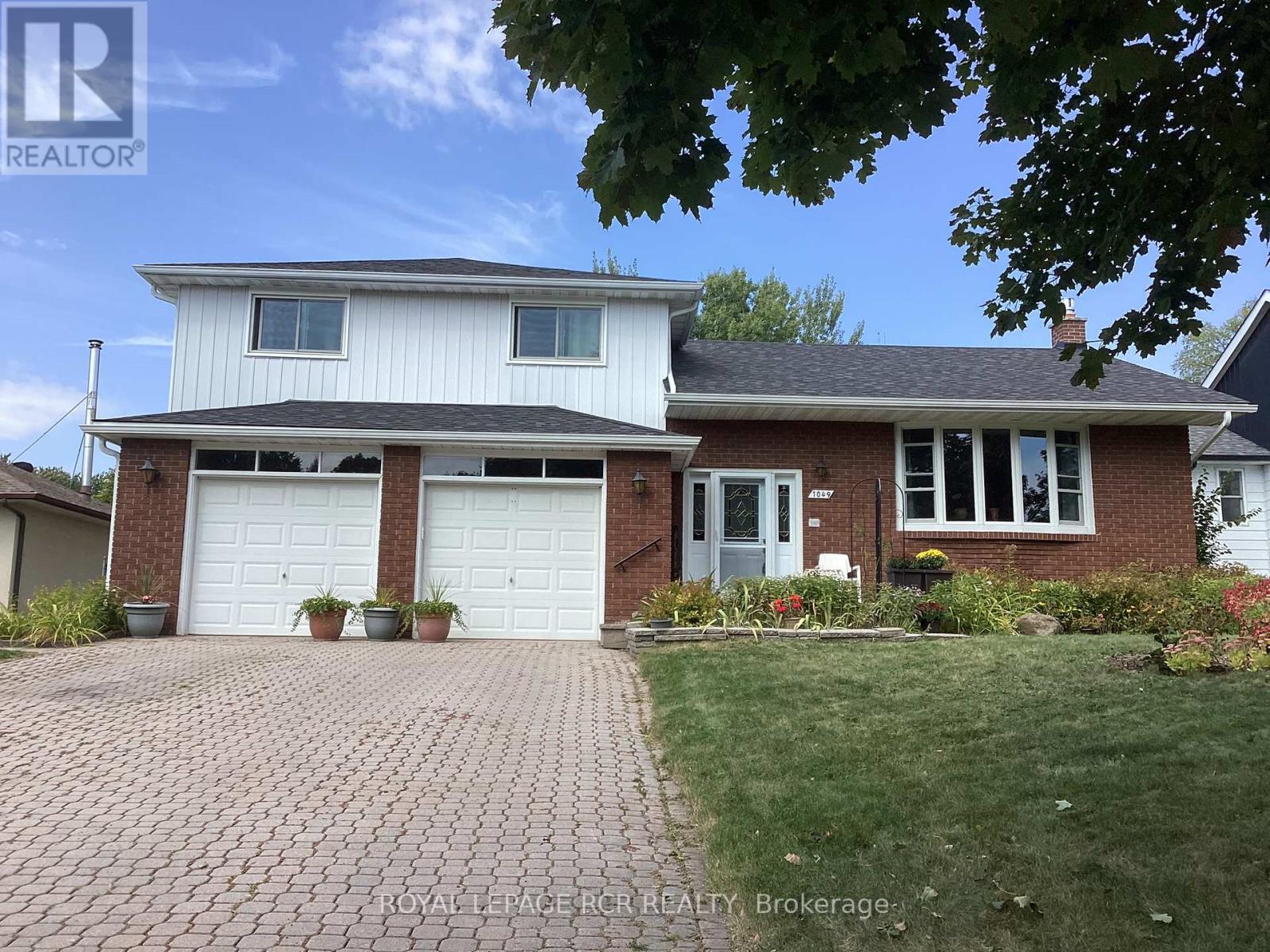1049 Elgin St, Newmarket Huron Heights-leslie Valley, ON L3Y 3C3