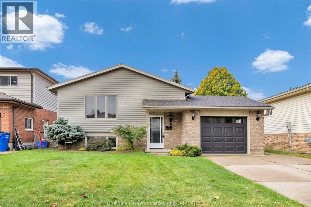 76 Monarch Dr, Chatham-Kent, ON N7L 5K9