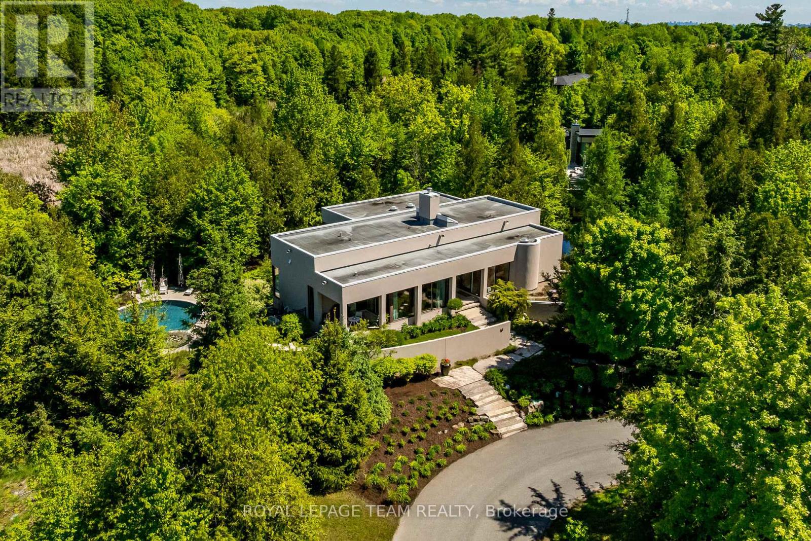 14 Kanata Rockeries Private, Ottawa, ON K2K 3P4