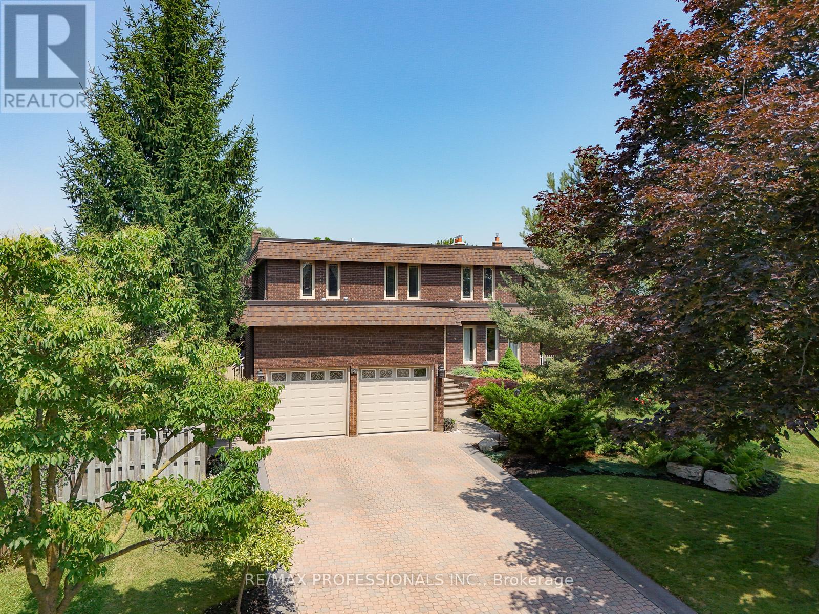 4 Neiltree Ct, Toronto Markland Wood, ON M9C 5C3