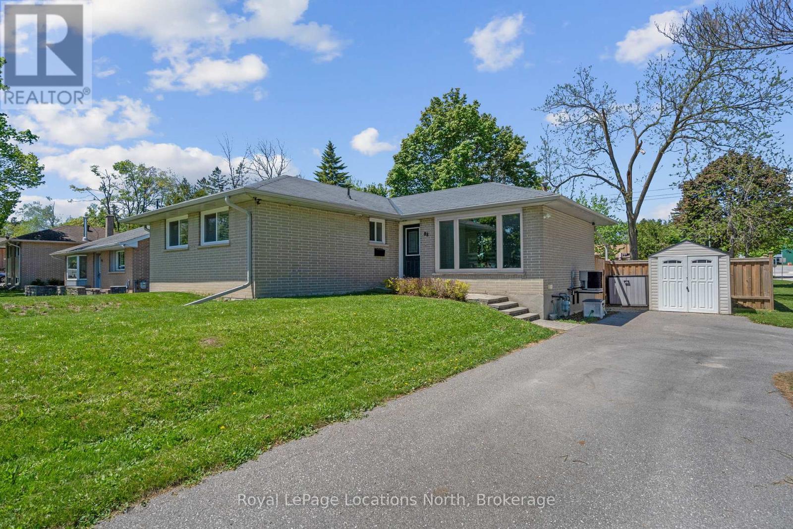88 Rose St, Barrie, ON L4M 2T2