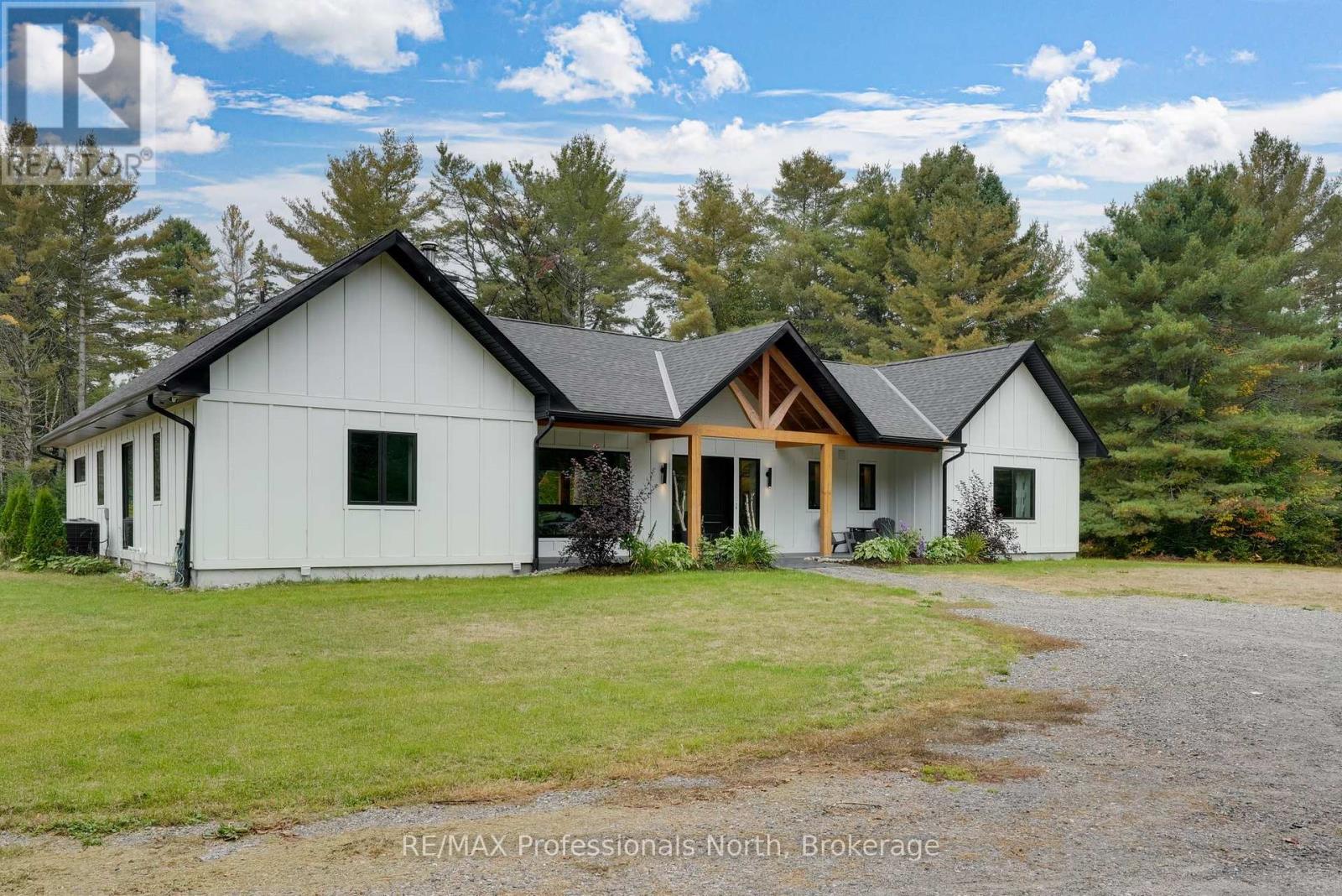 1064 Naismith Rd, Bracebridge, ON P1L 1X4