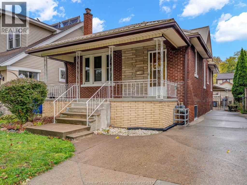 1749 Iroquois, Windsor, ON N8Y 1S1