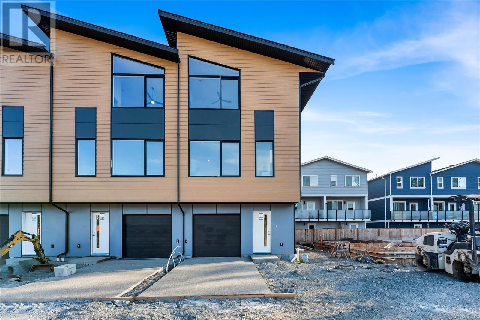 907 Vine Crt Ct, Langford, BC V9C 2V8