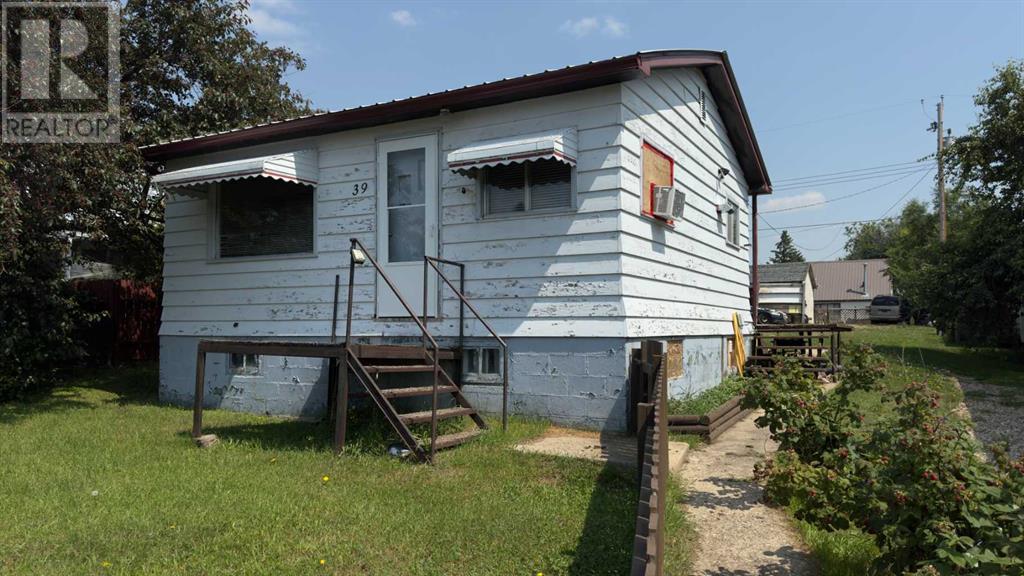 39 Rydberg St, Hughenden, AB T0B 2E0