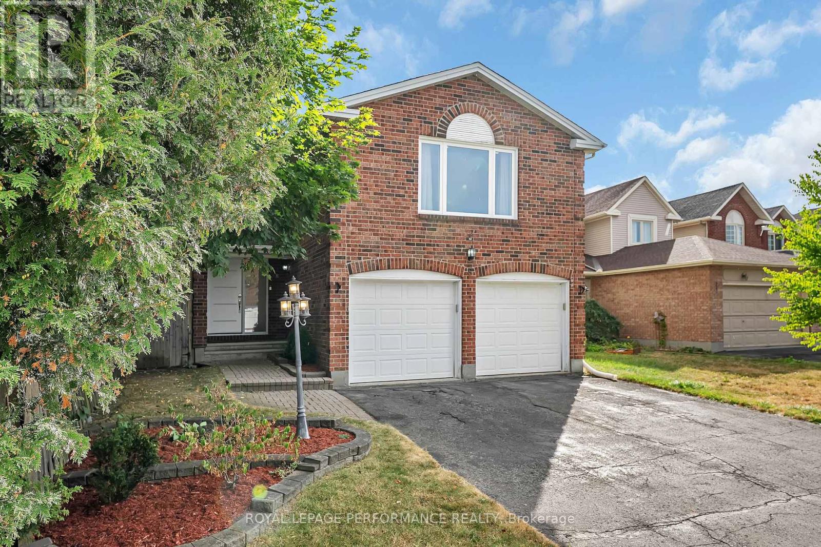 8 Hyannis Ave, Ottawa, ON K2J 3H8