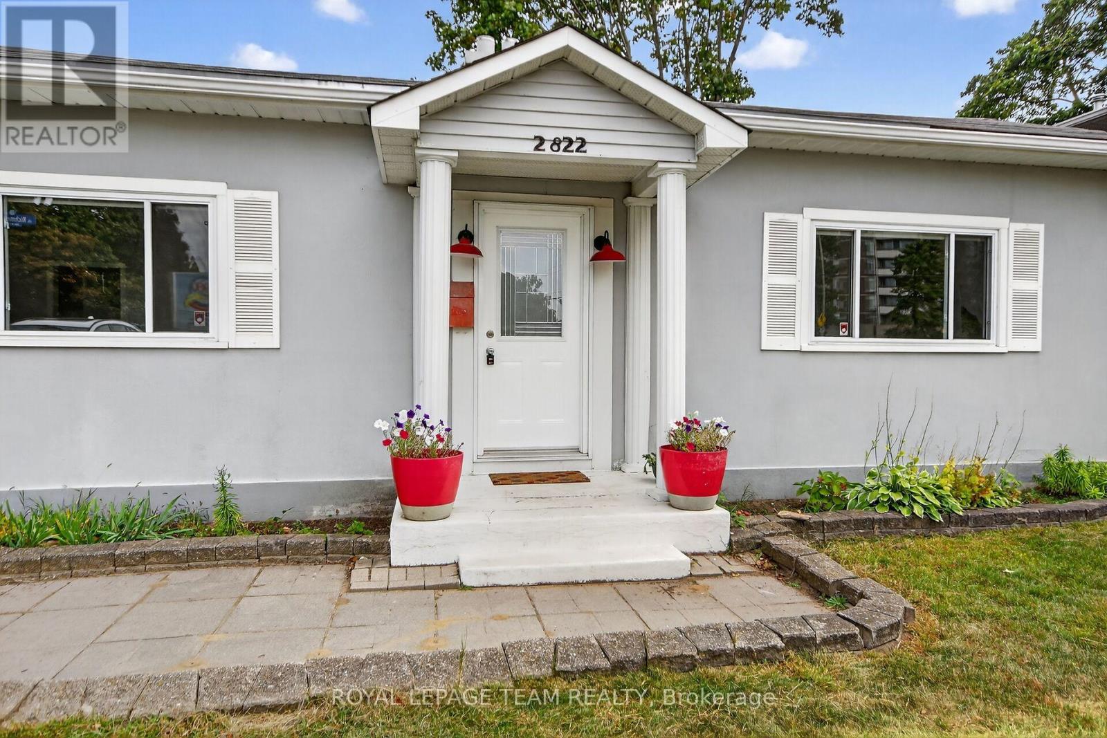 2822 Richmond Rd W, Ottawa, ON K2B 6S5