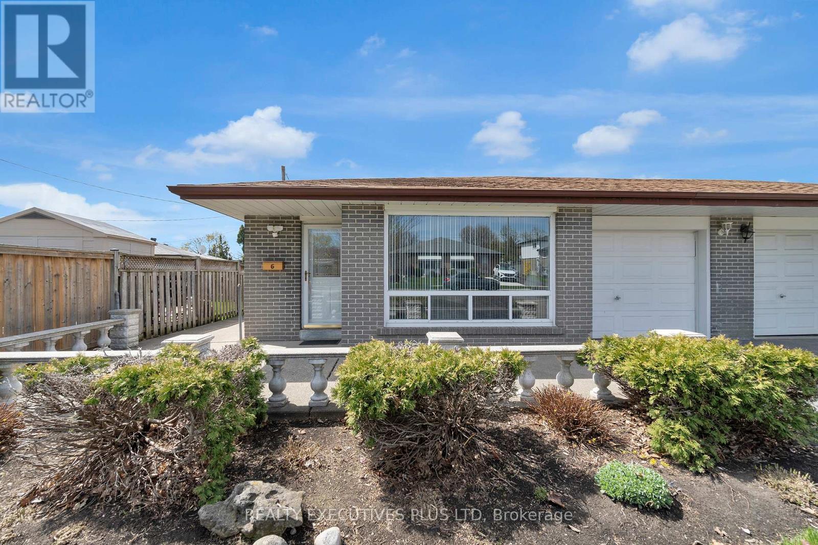6 Dartford Rd, Brampton, ON L6T 2Z4