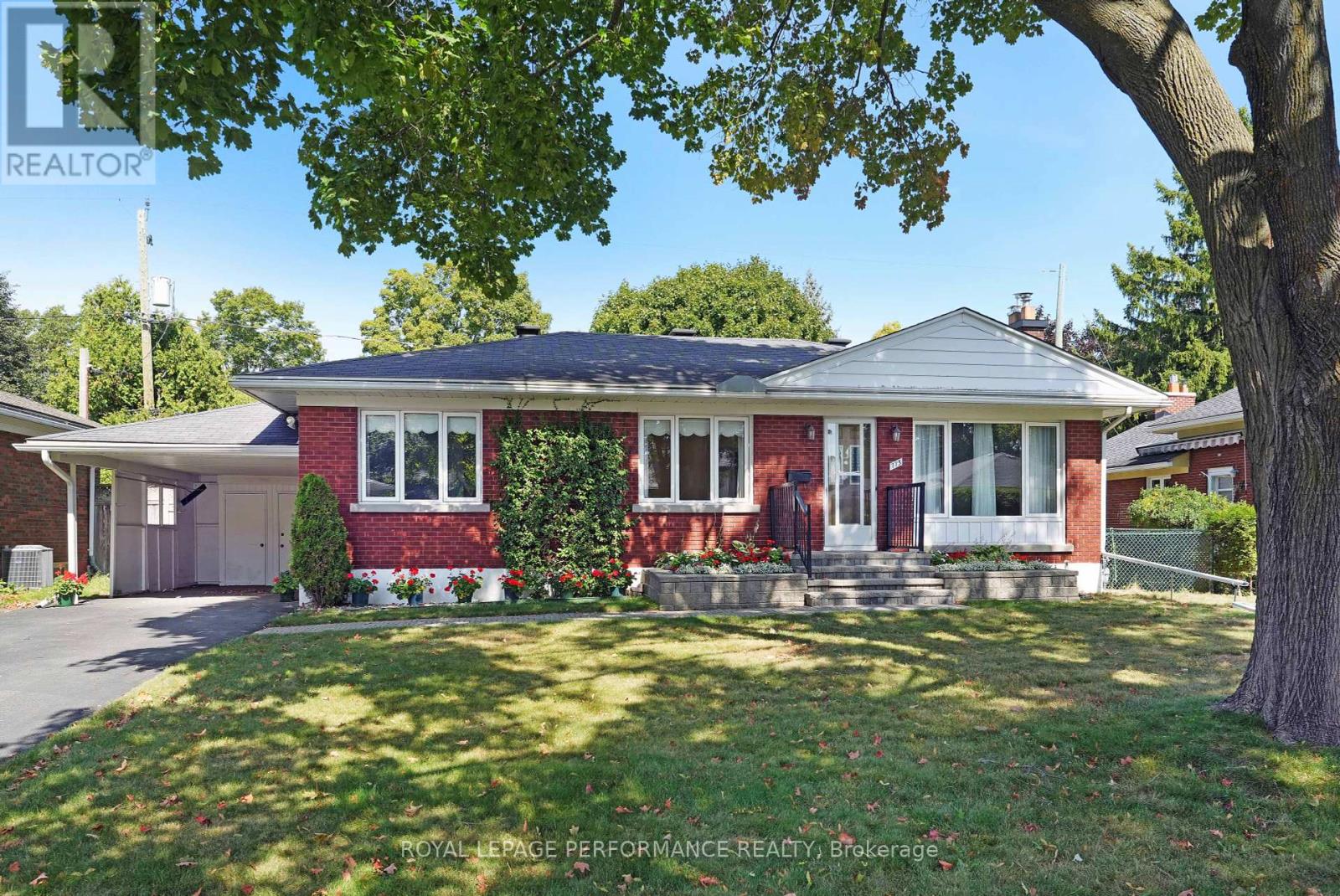 773 Fairdale Ave, Ottawa, ON K1G 1X6