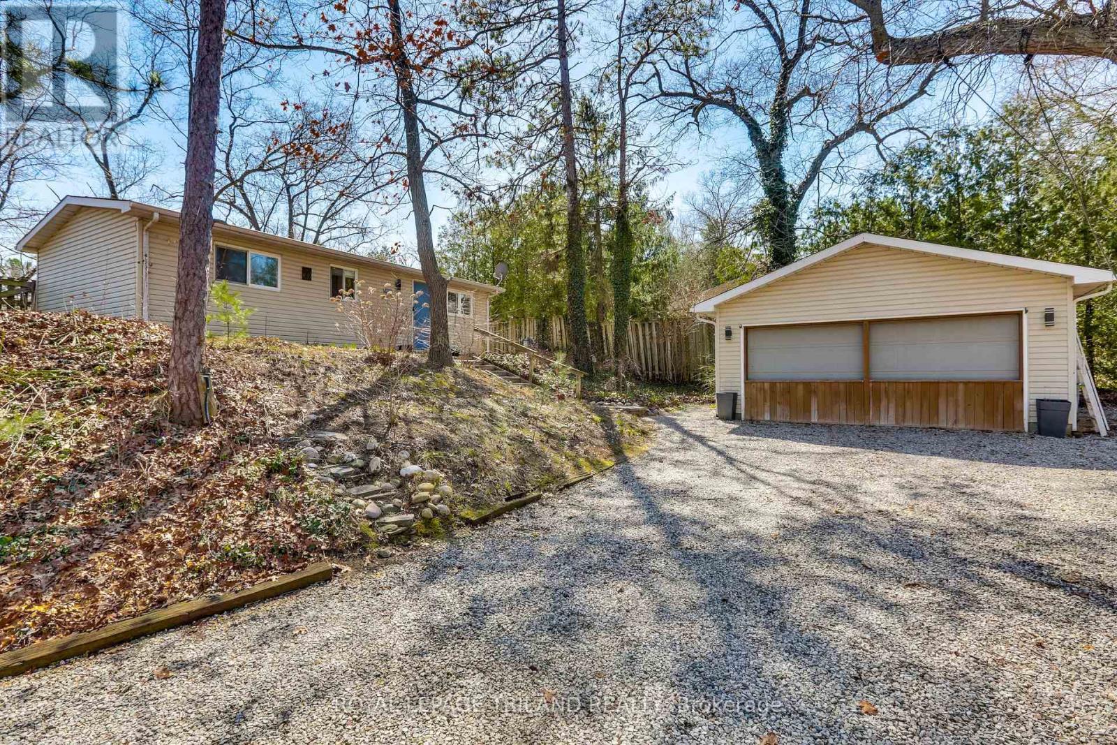 7933 Katharine Cres, Lambton Shores, ON N0M 2L0
