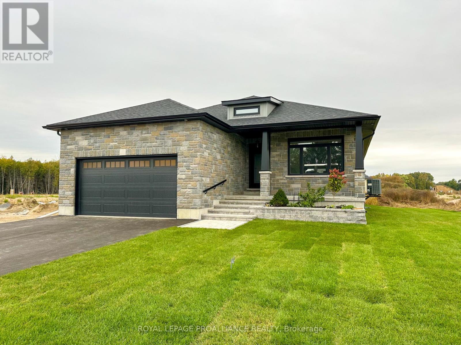 30 Mackenzie John Cres, Brighton, ON K0K 1H0