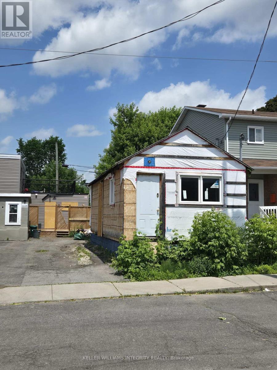 207 Carillon St, Ottawa, ON K1L 5X7