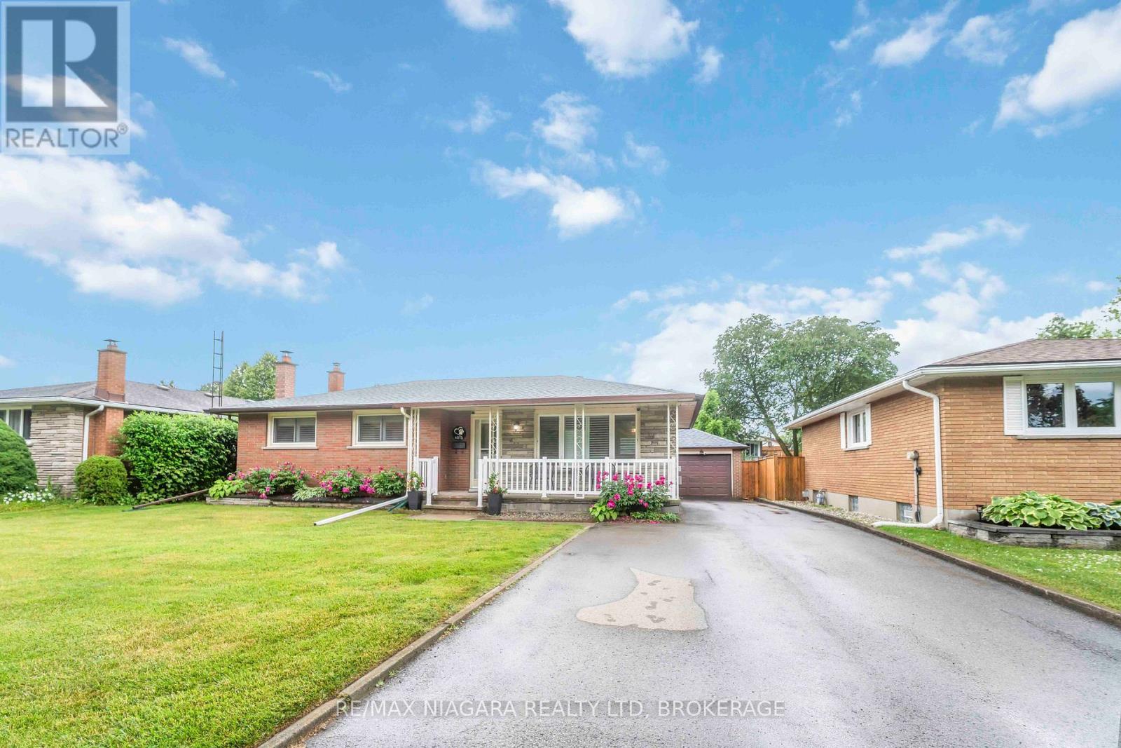 4075 Pettit Ave, Niagara Falls, ON L2E 6K4