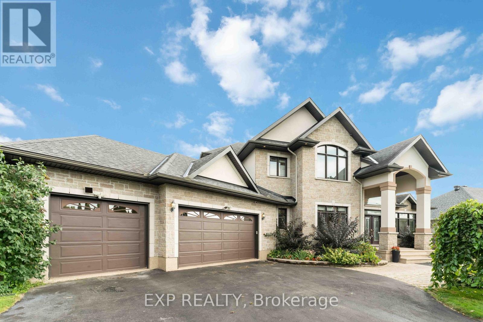 6984 Lakes Park Dr, Ottawa, ON K4P 1P1