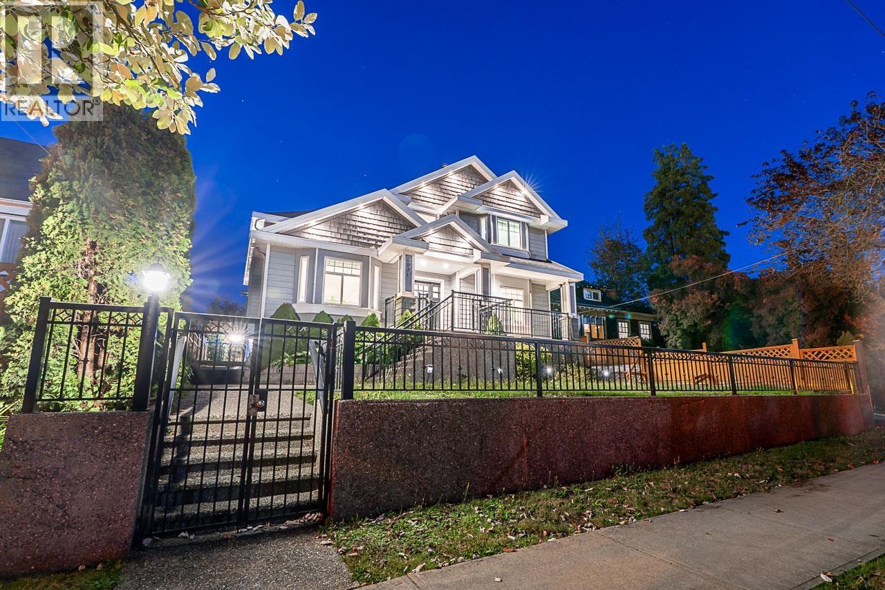 1931 Eighth Ave, New Westminster, BC V3M 2T2