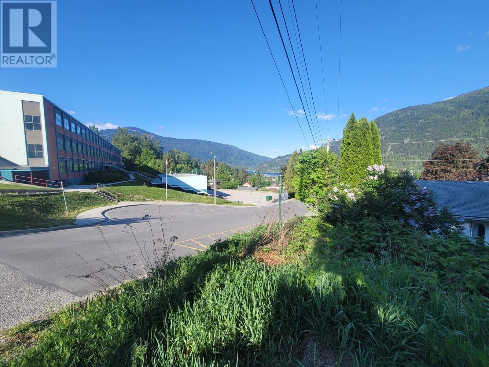 1007 Cottonwood St, Nelson, BC V1L 3V3