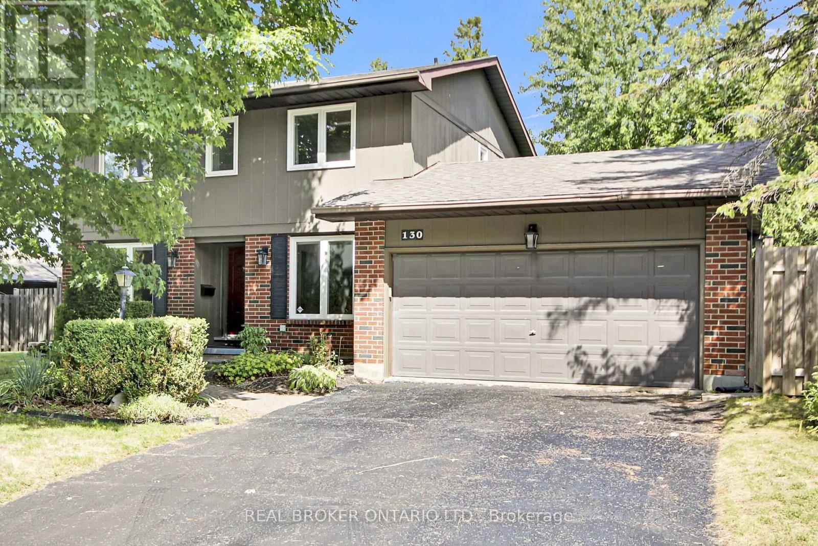 130 Chimo Dr, Ottawa, ON K2L 2H6