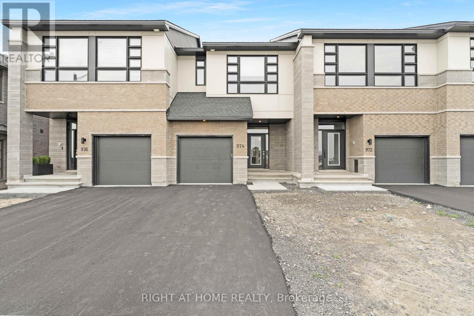 974 Acoustic Way, Ottawa, ON K4M 0R1