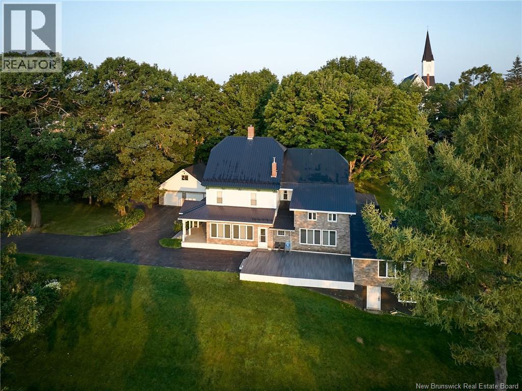 113 Regent St, Woodstock, NB E7M 5Z6