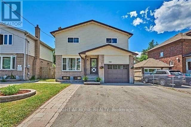 702 Brock St S, Whitby, ON L1N 4L2