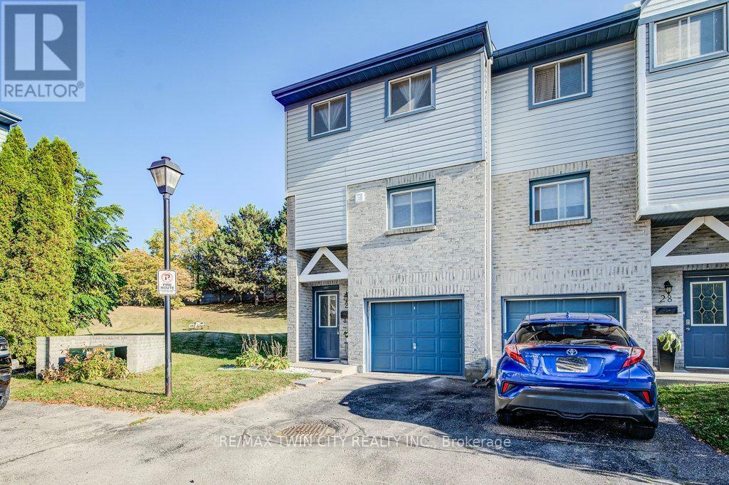 29 589 Beechwood Dr, Waterloo, ON N2T 2K9