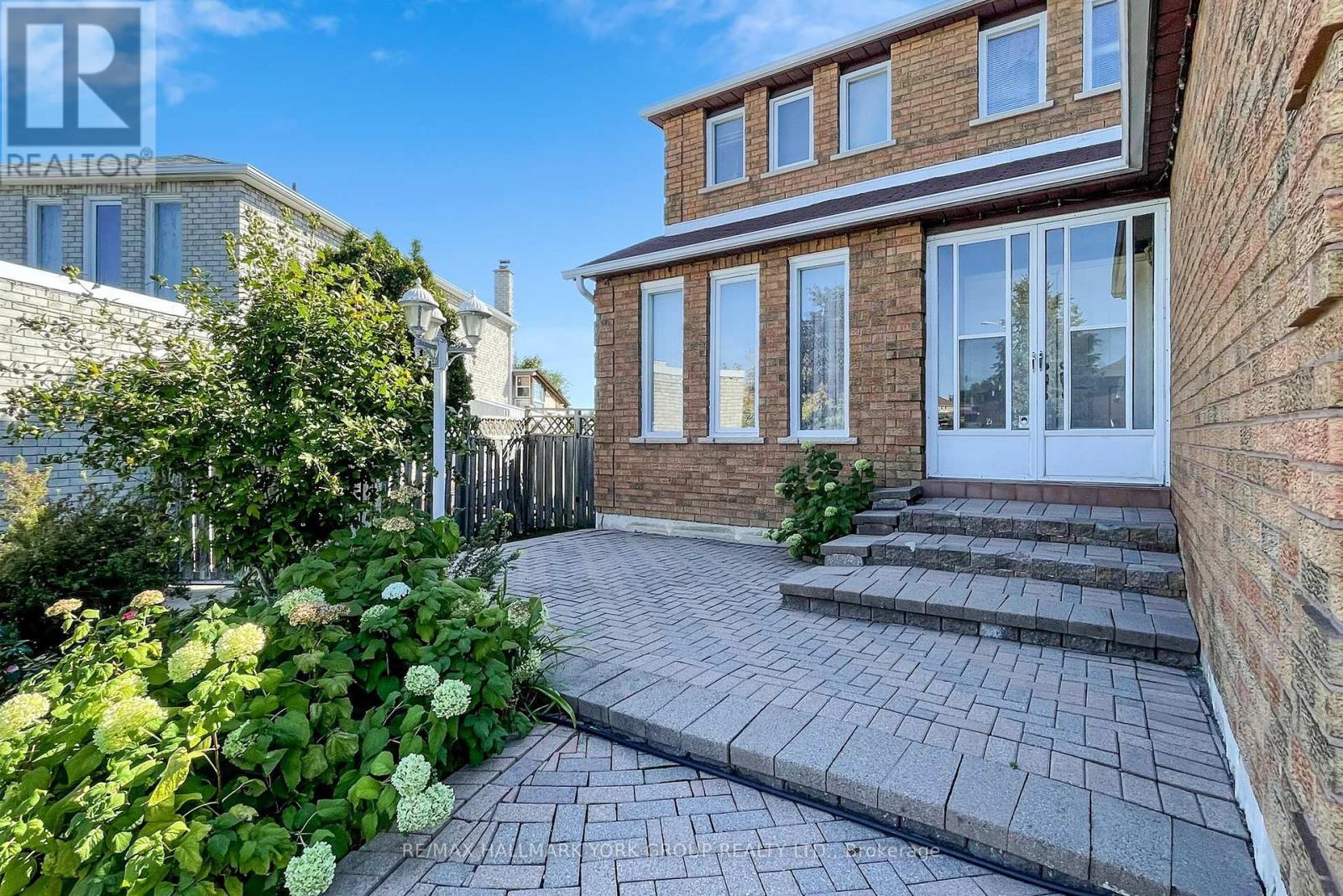 46 Finchley Cir, Markham, ON L3R 8S4
