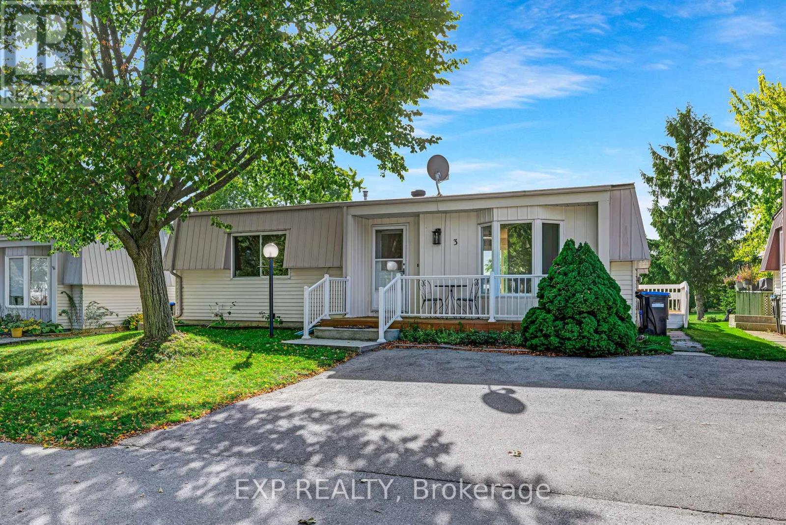 3 Comforts Cv, Innisfil, ON L9S 1S3