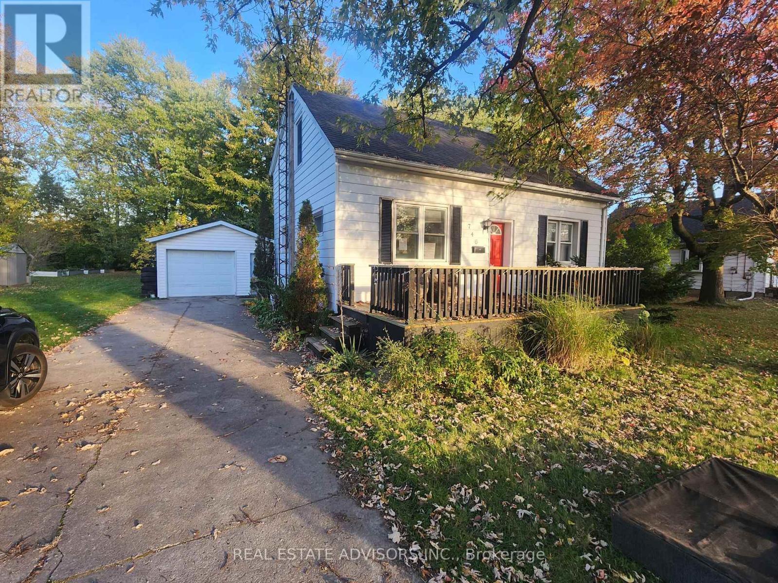 746 S Pelham Rd, Welland, ON L3C 3C8